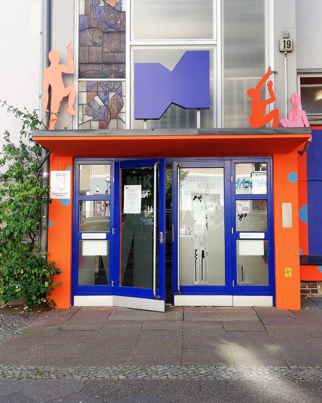 2020_MIK_Außenfassade_MiK-Team (7)